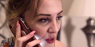 Chloe Scott is a pregnant photographer