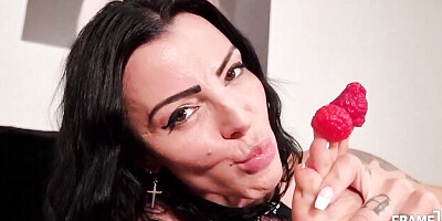 Watch lissome Amandha Fox's trailer