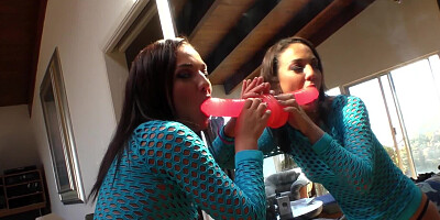 Beautiful cutie sodomizes herself with multiple sex toys