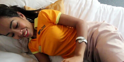 Tourist convinces Thai housekeeper to give him a head on camera