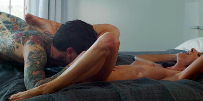 Inked fellow satisfies in bedroom smoking-hot stepmother