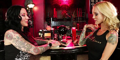 Nice-looking Sarah's tits porn