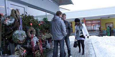 Lady-love's blonde trailer