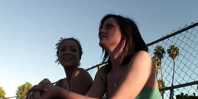 Aurora's scissoring in lesbian clip