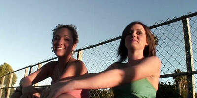 Aurora's scissoring in lesbian clip