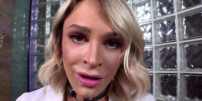 After sucking thick pecker blonde bravely takes it in her ass