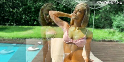 Underwater Show - blonde scene