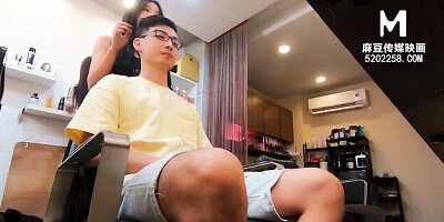 Watch come-hither fem's trailer