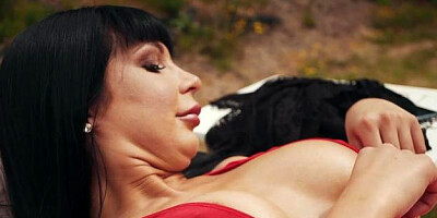 Mariska X: Valentina Ricci creampied outdoors