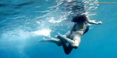 Poolside sex with energetic GF from Underwater Show