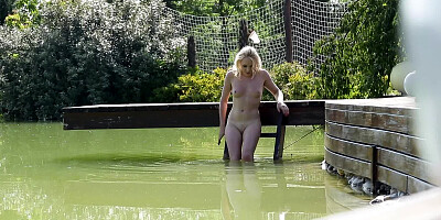 A blonde solo girl is pushing her fingers inside her wet pussy
