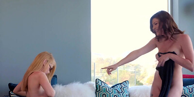 Jessica Rex penetrates Hannah Hays with fingers all the day