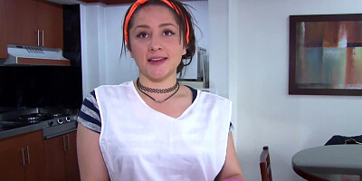 Housemaid Valeria Cardozo sucks that black cock clean