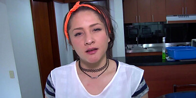 Housemaid Valeria Cardozo sucks that black cock clean