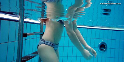 Liza's brunette xxx by Underwater Show