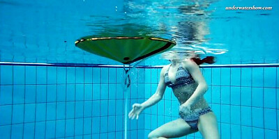 Liza's brunette xxx by Underwater Show
