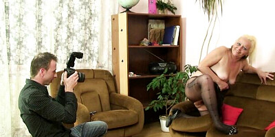 Pulchritudinous girlfriend at cheating movie