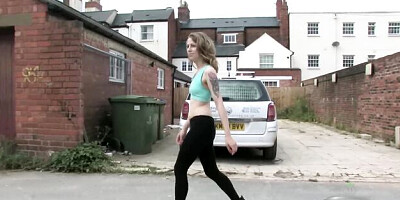 Comely Izzy at skinny dirt