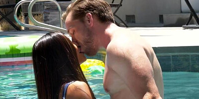Very hawt Vina Sky doggy fucking in the pool