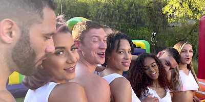 College folks have naughty fun at a sex mansion