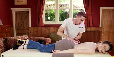 Masseur fucks his monster cock into a gorgeous client