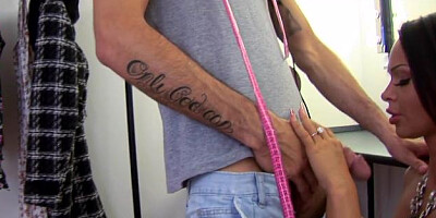 Big Butts Like It Big - Brunette Cristina Bella dick sucking