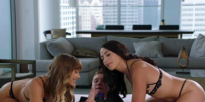 Avi Love amongst Naomi Swann female orgasm