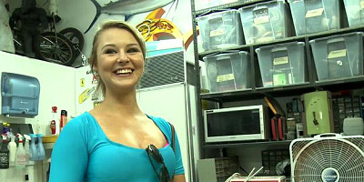 MoneyTalks: Double blowjob petite latina Lindsay