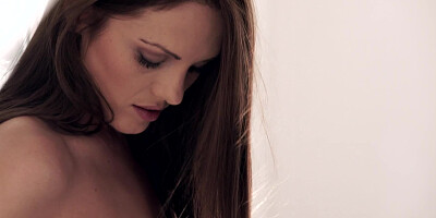 Curvy brunette shows us how she behaves when she is alone