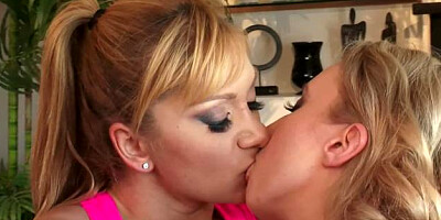 SexyMomma: Large boobs & long hair mature Sofie Carter 69