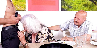 Dainty bird's waiter xxx