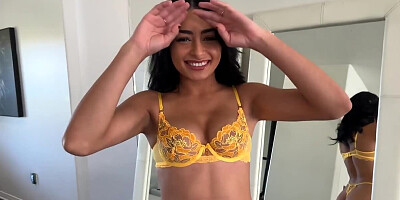 Vanessa Moon shows off her skinny body before POV banging