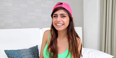 Mia Khalifa flirt before fat shaft bang