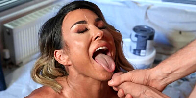 Tanned MILF permits house painter to pound her greedy snatch