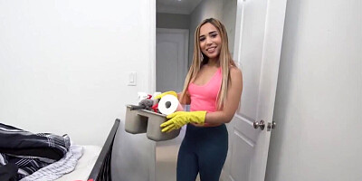 Hispanic maid Alitta Lee sucks and fucks Johnny Love