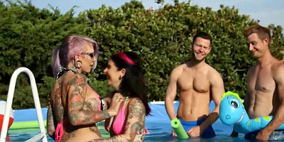 Sexy hot babe Sydnee Vicious loves a huge cock to fuck