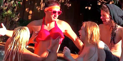 Luna Star and Emily Kae join Alaina fox for orgy