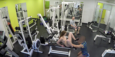Dude allows stranger to fuck his pretty GF in empty gym