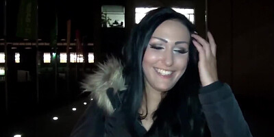 Mira Grey agrees to fuck wildly at the porn casting