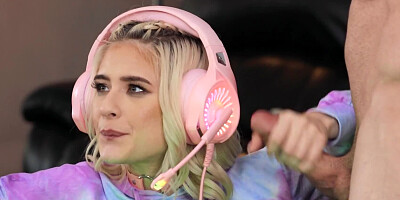 Jessie Saint is dicked down by a big stallion Danny Steele