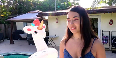 Pretty brunette Mina Moon sucks a dick on the street