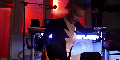 Punkish harlot rides the fat cock like a cowgirl