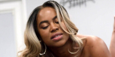 Big-assed Ebony stunner cheats on boyfriend with delivery guy