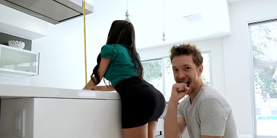 Bodacious slutty brunette gets fucked hardcore