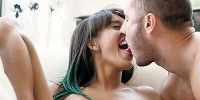 PassionHD: Passionate Janice Griffith goes in for squirt