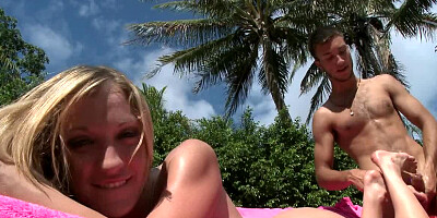 Kinky blondie plays with her sexy toes and gives a hot footjob