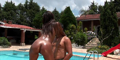 RoundAndBrown - Cris Lira and Voodoo outdoors