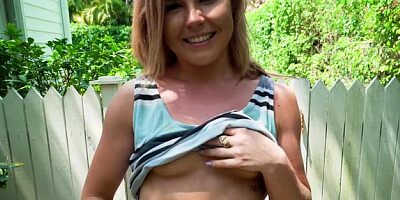 Public Pickups: Athletic Holly Hanson fingering outdoors