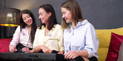 Threesome sex is more interesting for the girls than piano lesson