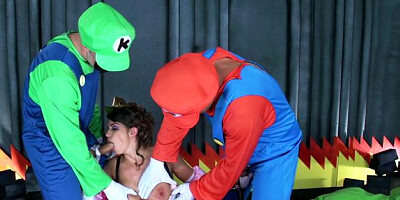 Big Tits in Uniform - Brooklyn Chase & Toni Ribas bondage